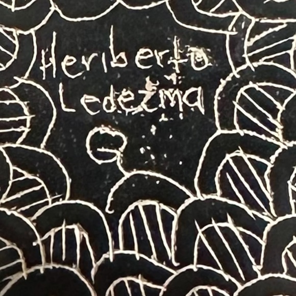 Mata Ortiz Pottery Heriberto Ledezema 
Hand Made 
Hand Painted 
Hand Etched Rare - Picture 8 of 9